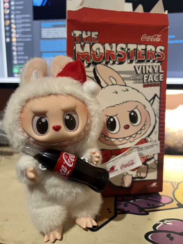 Peluche Llavero Labubu The Monsters Coca Cola en Caja Sorpresa - Image 4