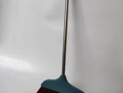 Escoba Con Mango De Goma 33cm