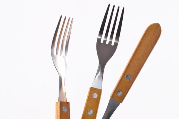 Juego Cubiertos Acero Inoxidable 24 Piezas - Mango Dorado - Incluye Palillos, Cuchillos, Tenedores, Cucharas