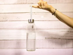 Botella De Plastico 500ml Con Tapa Metálica Y Tira De Agarre