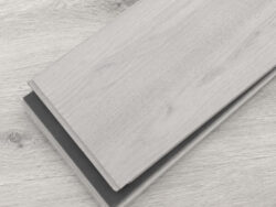 Piso Vinilo Vinilico SPC 5mm Símil Madera Gris con Manta Incluida