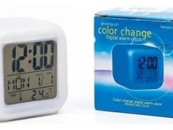 Reloj Despertador alarma Cubo Luminoso Digital 6 Colores Led KM-9821A