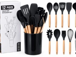 set de 12 utensilios de cocina de silicona con mango de madera BZ20091