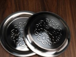 Bandeja Redonda De Acero inoxidable estampado en relieve 26CM NEXT MB-0003