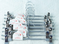 perchas metálicas con broches o pinzas ajustables X1u NEXT 203